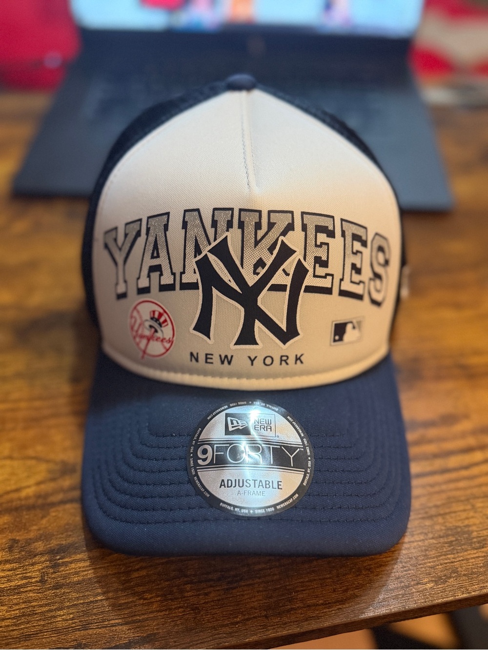 New York Yankees Two-Tone Trucker Hat - Navy & White